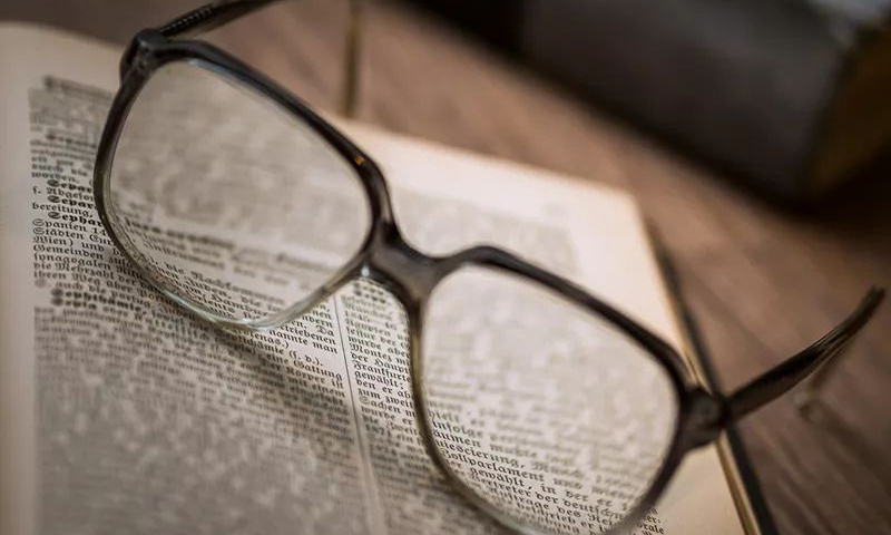 選準老花鏡品牌，讓老花眼遠近清晰，少花冤枉錢