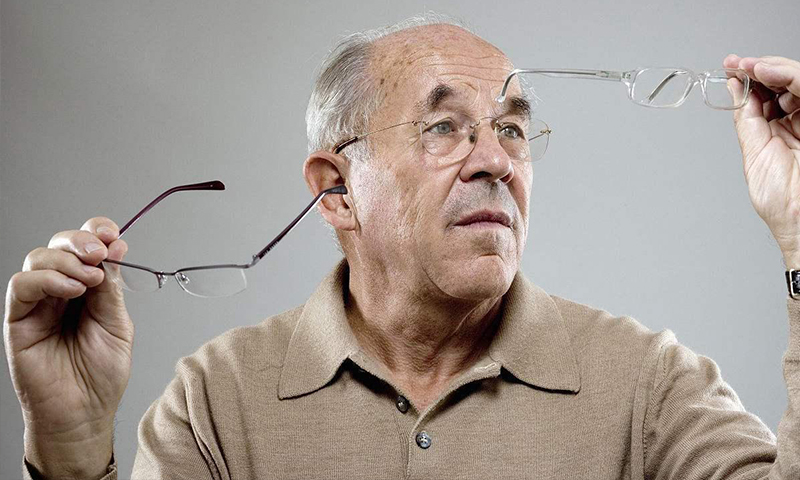 近視和老花大揭秘，看看你老后是否可以“脫鏡”