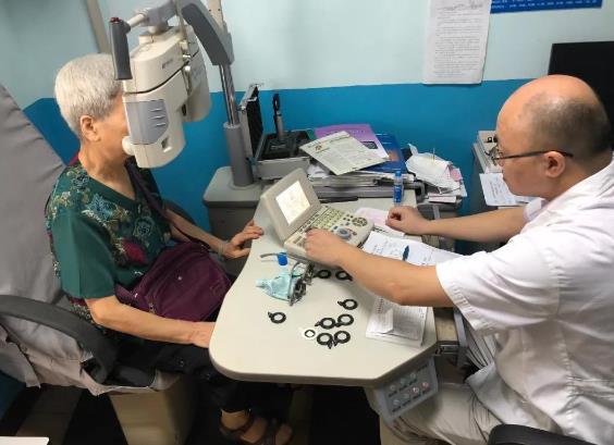 老花鏡度數(shù)配高了會怎樣 老花鏡度數(shù)配高了會怎樣