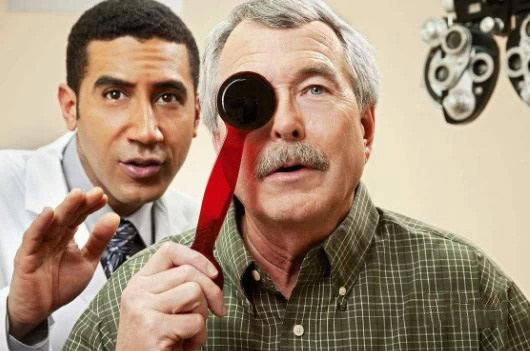 50歲佩戴老花鏡，記住這幾點(diǎn)選老花鏡不入坑