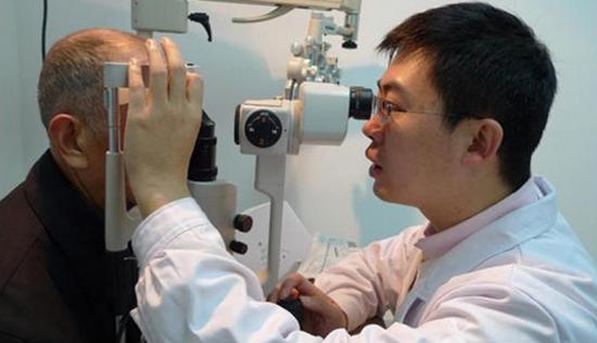 一副遠近清晰的老花鏡，全天配戴都不用摘的漸進多焦鏡