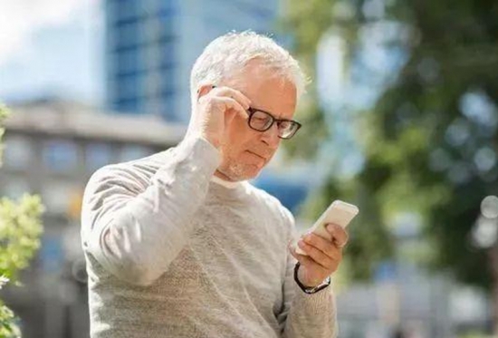 美麗島多焦鏡：戴老花鏡不驗(yàn)光，對(duì)眼睛造成傷害？